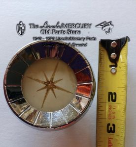 Horn and Emblem Blow Cap Ornament
